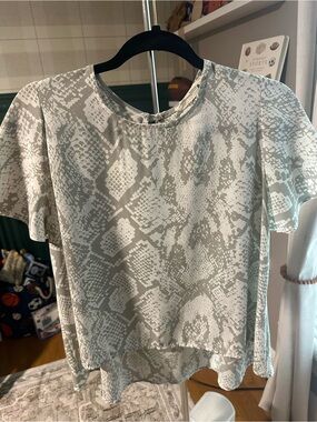 Buddy Love Grey and Ivory Snake-Print Flutter Sleeve Blouse
